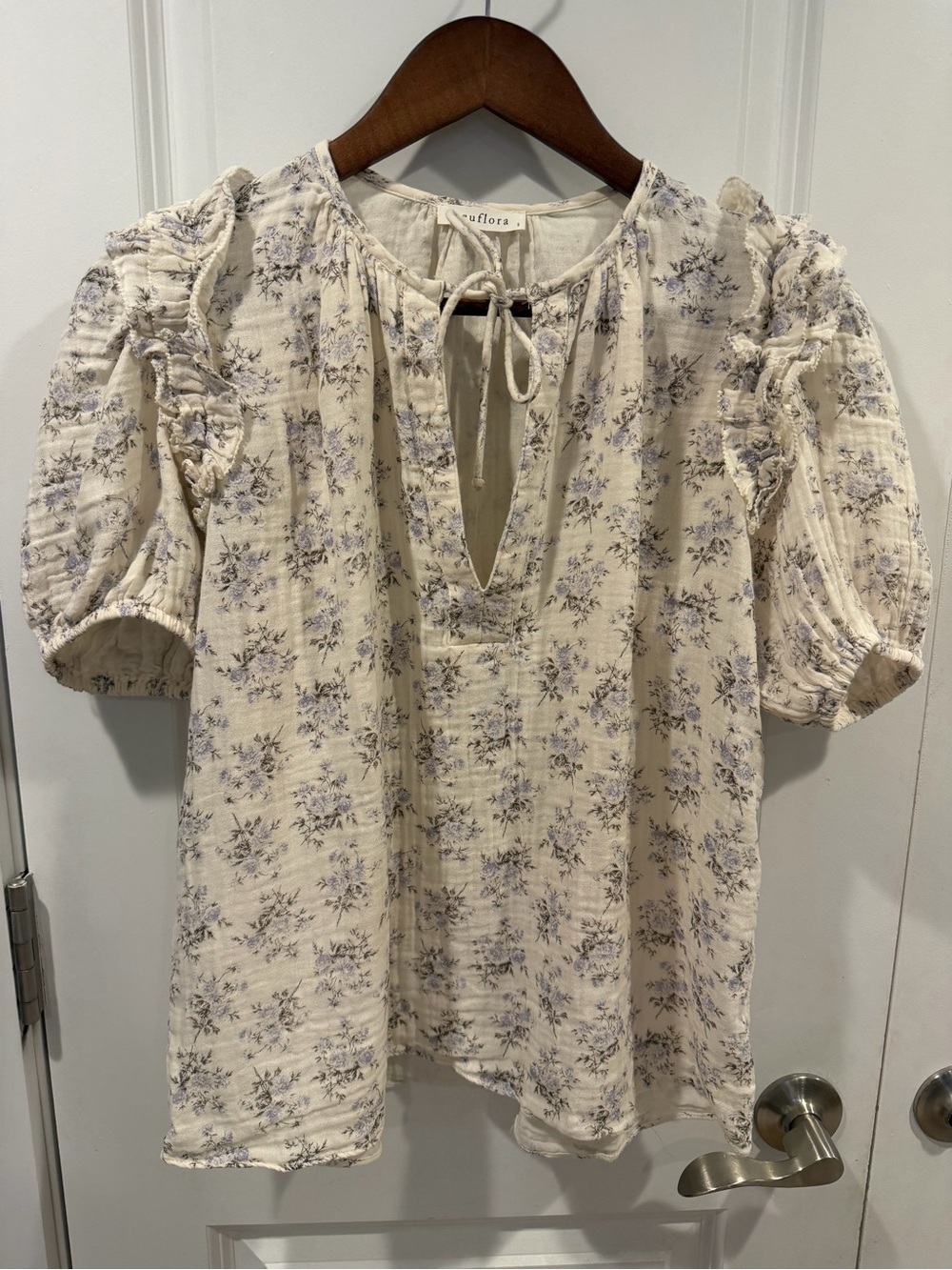 Neuflora Magnolia Top Cream Blue Floral 100% Cotton